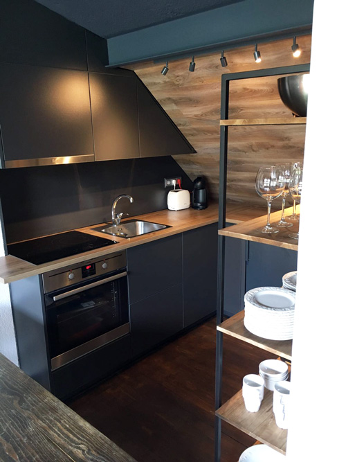 muebles de cocina a medida para cocina abuhardillada. Carpintería Igarpu Donostia